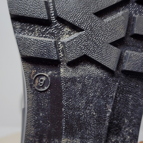 Torrid Rain Boots sz 9 Knee High Black Glossy Wide Calf Buckle Waterproof Rubber - Picture 11 of 12